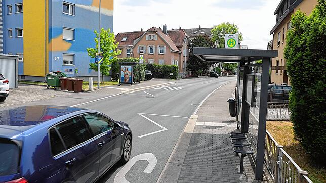 (Archivbild) Im Konstanzer Stadtteil Wollmatingen kommt es zum Unfall, als eine 21-Jährige die Straße überquert und dabei wohl nicht auf ...