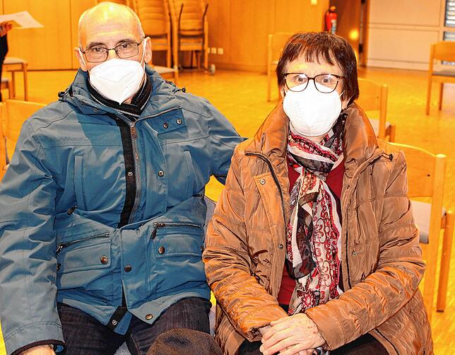 Elfriede und Helmut Peter aus Aach-Linz erhielten die Auffrischungs-Impfung.