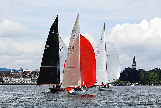 Bild 27: Dutzende Segelyachten im Konstanzer Trichter: Bilder der Regatten bei der Bodenseewoche
