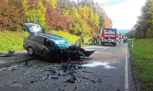 Ein Autofahrer kam bei einem Unfall in der Nähe von Ebringen zu Tode.