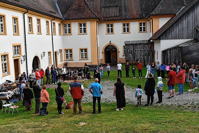 Proben für die Freilichtspiele „Die schwarze Rose“ finden seit Ende Februar statt und können seit der Sommer endlich eingekehrt ist im ...