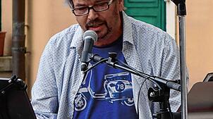 Mario Enderle bringt am Wochenende 20¦Leute und sich selbst auf die Bühne des Dorfstübli in Maulburg. Bild: Roswitha Frey