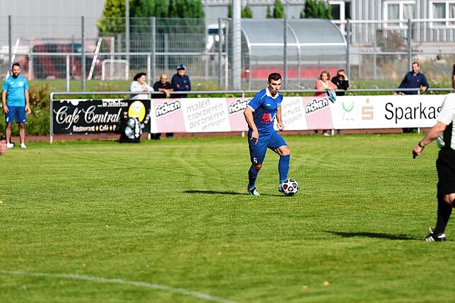 Bild 8: FC Erzingen gewinnt Derby beim SV Jestetten vor 400 Zuschauern mit 3:1 – und wir haben Fotos!