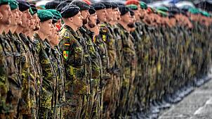 Auch die deutsche Bundesregierung hat dem Plan der Nato-Staaten, die Verteidigungsausgaben deutlich zu erhöhen, zugestimmt.