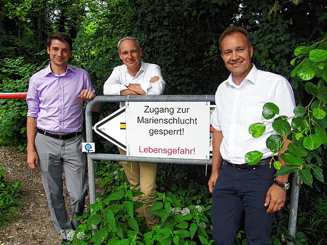 Der obere Bereich der Marienschlucht ist zwar für Fußgänger zugänglich, doch schon hier warnen Schilder vor dem unerlaubten Einstieg in ...