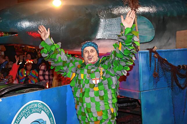 Bild 2: Nachtumzug Möggingen 2025: Fasnacht in Bildern – 30 Gruppen in voller Pracht