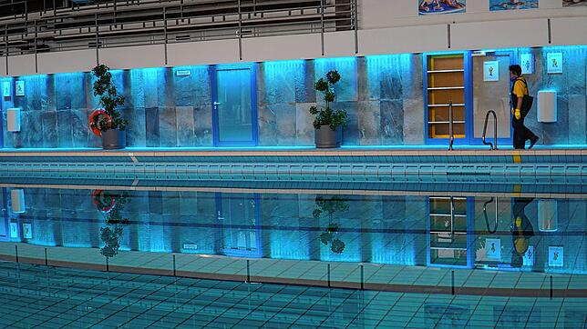Leere Schwimmbecken: So wie hier bei der Revision im Sommer wird es in den kommenden Wochen auch im Villinger Hallenbad und im Neckarbad ...