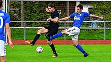 Matchwinner: Hannes Selz – rechts auf unserem Archivbild – bereitete beim 2:1 gegen den FC Hauingen erst den Ausgleich durch Dennis ...
