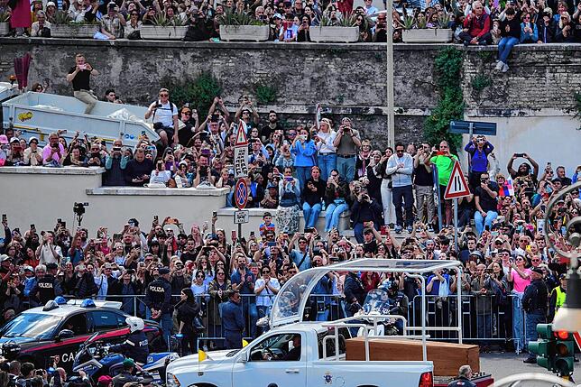 Bild 28: Abschied von Papst Franziskus: Die Bilder des Tages