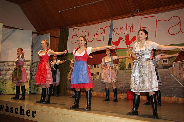 &bdquo;Bauer sucht Frau&ldquo; lautet das Motto des Tanzes der Zunft-Jugend. Die &bdquo;neun schönsten Frauen Stahringens&ldquo; ...