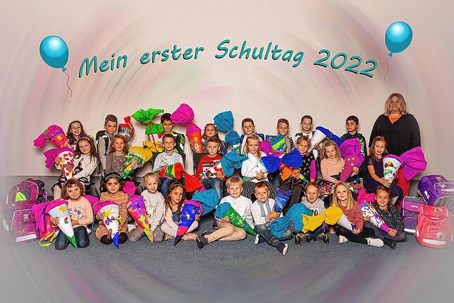 Dom-Clemente-Schule Schonach, Klasse 1: Die erste Klasse der Dom-Clemente Schule Schonach mit Klassenlehrerin Heike Zoll.