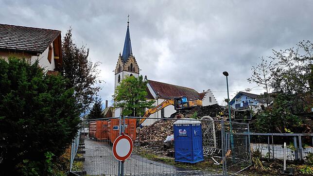Die Bogengasse in Riedöschingen ist seit der Brandnacht des 17. auf den 18. Juni gesperrt. Aufgrund der aktuellen Abbrucharbeiten des ...