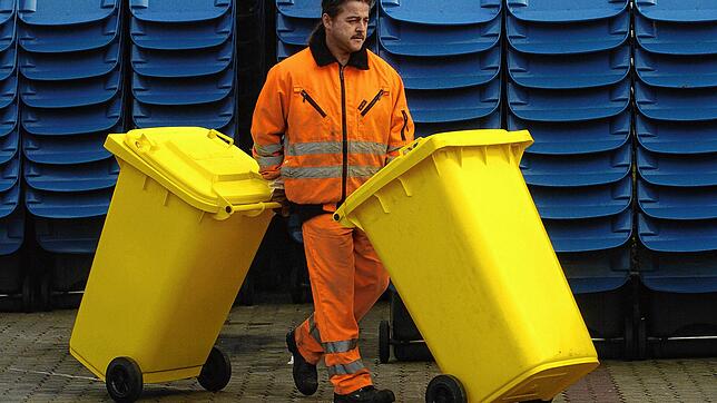 Ab Januar bis Ende März soll die Gelbe Tonne (Symbolbild) auch im Schwarzwald-Baar-Kreis eingeführt werden. Im Vorfeld wird von ...