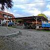 Anstelle dieses ehemaligen Werkstattgebäudes (rechts im Bild) war die Errichtung eines Gebäudes mit einer Wohnung im Erdgeschoss, mit ...