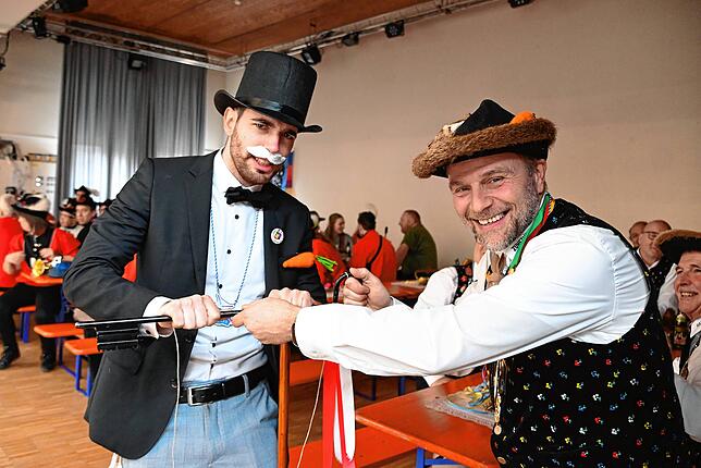 Bild 8: Schmotziger Dunschtig 2024 im Raum Stockach: So feiern Narren die Fasnacht