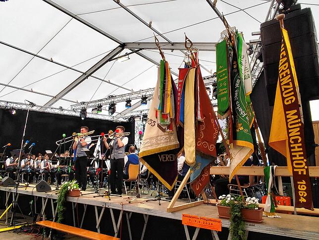 Bild 22: Bilder vom Jubiläumsumzug des Musikvereins Liggersdorf im Rahmen des Bezirksmusikfestes
