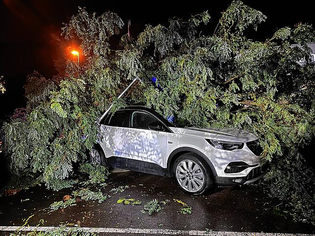 Bild 1: Unwetter in BW: Starkregen und überflutete Straßen – Bahnstrecken zum Teil gesperrt!