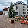 Noch ist der Rathausplatz eine Baustelle. Dort, wo zurzeit die Absperrungen sind, war früher der Rathausbrunnen. Nun soll es einen neuen ...