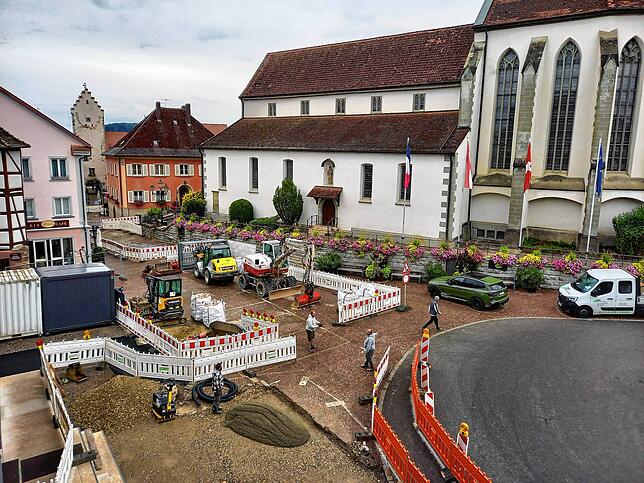 Wie groß die Baustelle in der Marktstraße tatsächlich ist, sieht man vom oberen Stockwerk des Rathauses aus.