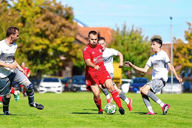 Bild 12: FC Dachsberg gewinnt Derby bei der SG Hotzenwald mit 7:2 – und wir haben Fotos!