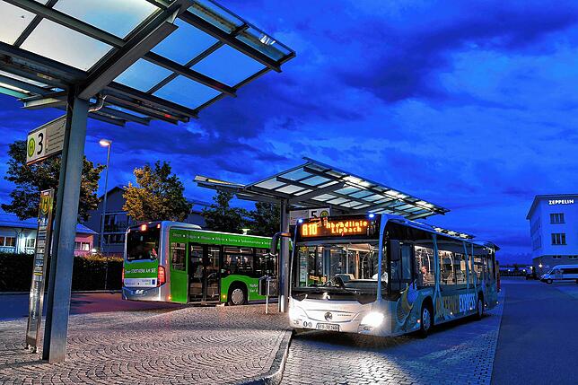 Der Häfler Stadtbus abends am Busbahnhof: Während der Lockdowns wurden die Abendlinien eingestellt.