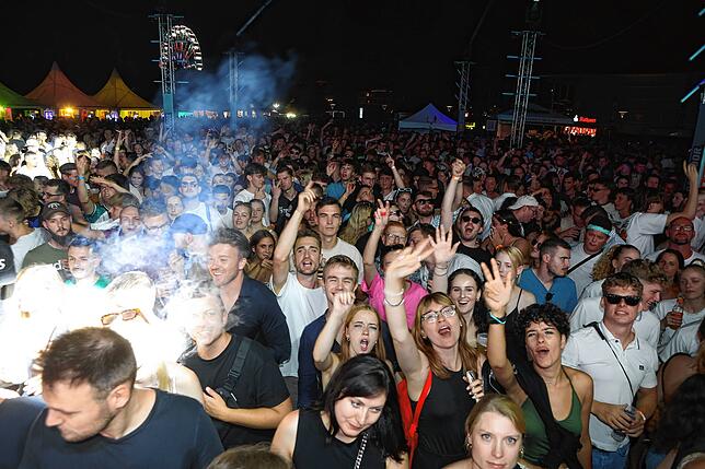 Bild 21: Seenachtfest 2024: Nach dem Feuerwerk wird weitergefeiert! Alle Fotos von der Partynacht