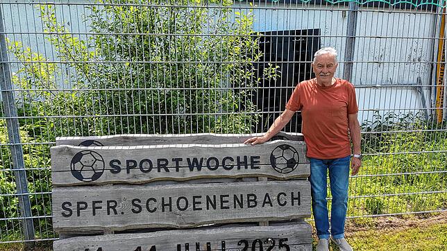 Zum 50-jährigen Vereinsbestehen 2005 machte der Ehrenvorsitzende Herbert Fehrenbach die damaligen Holzschilder. Diese Schilder werden ...
