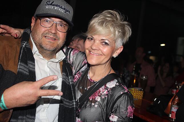 Bild 8: Volles Haus bei der Nikolausparty in Rietheim-Weilheim mit den Dorfrockern &ndash; die Bilder