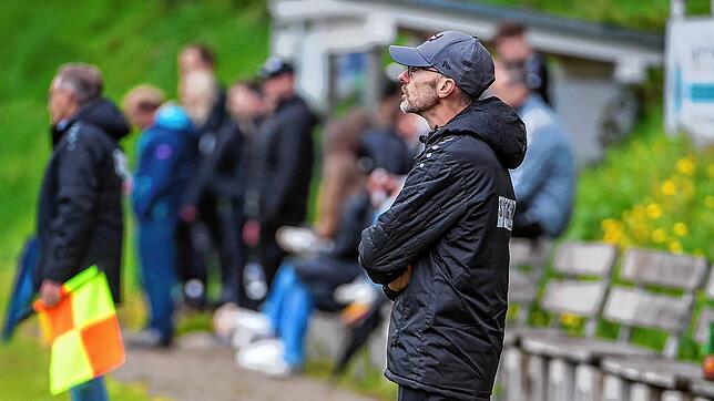 Blick nach vorn: Trainer Peter Johann möchte mit dem VfR Bad Bellingen in der kommenden Saison vorn mitspielen.