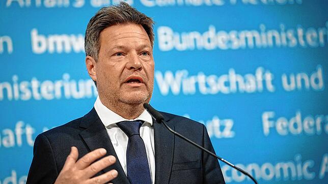 Robert Habeck, Bundesminister für Wirtschaft und Klimaschutz. Die Bundesregierung bereitet sich vor dem Hintergrund des russischen ...