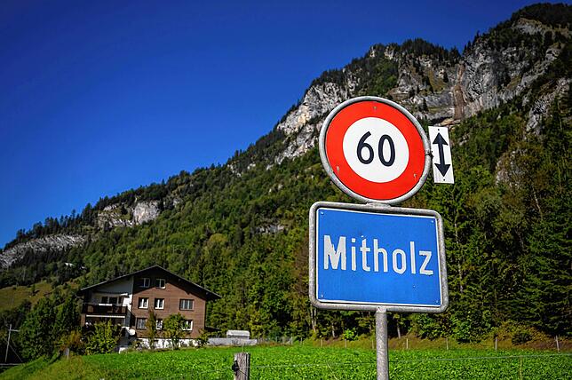 Der Ortseingang des Schweizer Dorfs Mitholz. Seine Bewohner müssen bald umziehen – zumindest vorübergehend.