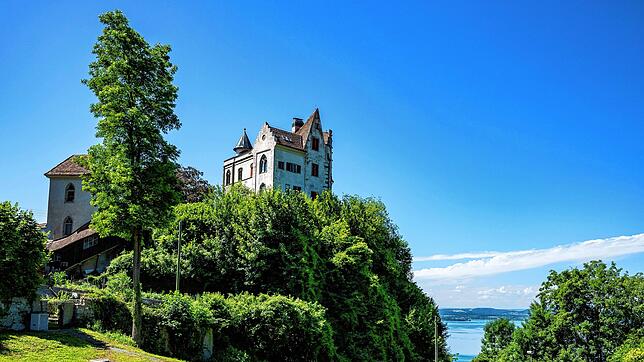 Auf einer Felsnase thronend: Das Schloss Salenstein liegt direkt am See &ndash; und steht zum Verkauf.