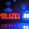(Symbolbild) Die Polizei wird am Sonntagabend, 17. November, zum Sportplatz an der Schwaketenstraße gerufen.