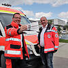 Die beiden Rettungsdienstleiter Rainer Kühl (links) und Ralf Hirt vom DRK Kreisverband Villingen-Schwenningen zeigen die neuen ...