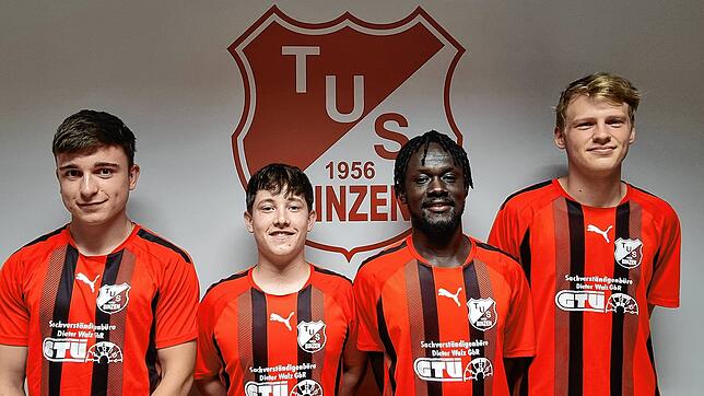 Junge Spieler: Beim TuS Binzen werden neben dem vom FV Lörrach-Brombach geholten Sidi Tindano (Zweiter von rechts) auch die bisherigen ...