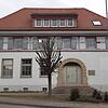 Der Altbau der Fritz-Baur-Grundschule in Mimmenhausen: Die größte Salemer Grundschule wird ab dem Schuljahr 2026/2027 zur verbindlichen ...