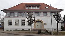 Der Altbau der Fritz-Baur-Grundschule in Mimmenhausen: Die größte Salemer Grundschule wird ab dem Schuljahr 2026/2027 zur verbindlichen ...
