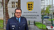Uwe Stürmer, Präsident des Polizeipräsidiums Ravensburg, am 2. Mai 2023 vor seiner Behörde. Er ist stolz auf den Rückgang der ...