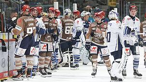 Die Schwenninger Wild Wings, hier beim Eistraining Anfang August, sind nun in der Schweiz beim Bodensee Cup gefordert.