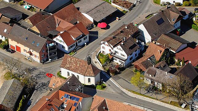 Der Gebäudekomplex an der Straßenecke Kaiserpfalzstraße/Im Weiler (aus dieser Perspektive rechts neben der Weilerkapelle) soll ...