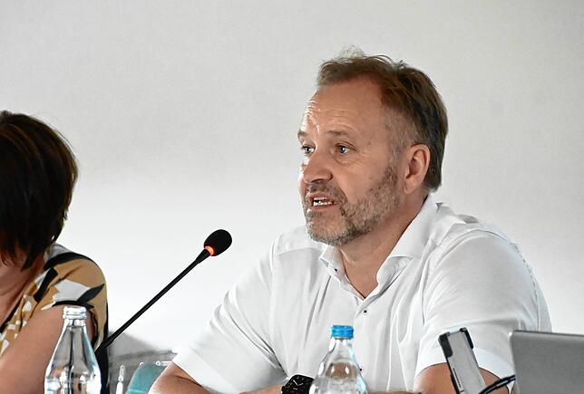 Projektleiter Matthias Weckbach spricht im Rat über den aktuellen Stand bei der Marienschlucht.