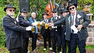 Al Capones Erben (ACE) feiern ein halbes Jahrhundert schräge Streiche und aberwitzige Ideen (von links): Chepeto Stranguliero (Reinhard ...