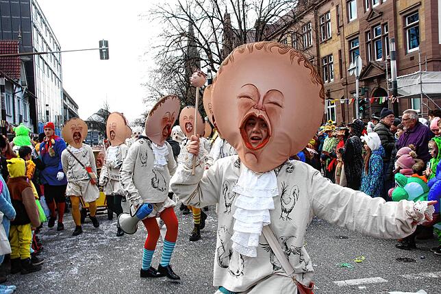 Bild 39: Sonne für die Narren: Großer Fasnet-Umzug begeistert in Singen!
