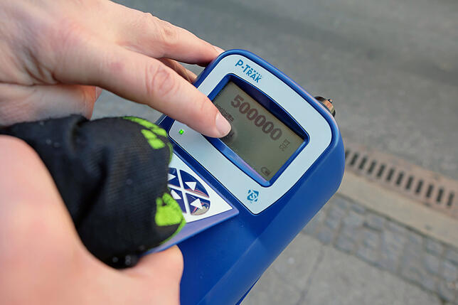 500.000 Partikel pro Kubikzentimeter zeigt das geeichte Messgeräöt an.