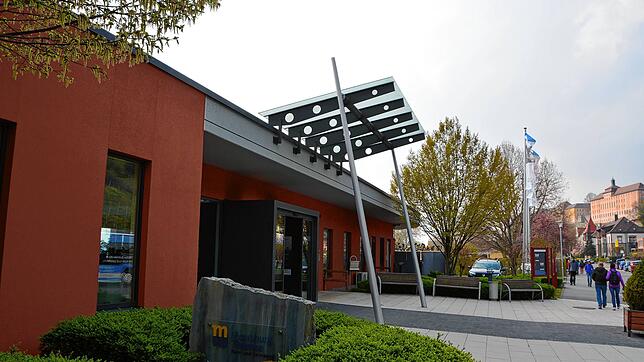 Wie viele andere Bäder ist auch die Meersburg Therme nach monatelanger Schließung in einem finanziellen Engpass.