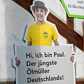 Ölmüller Paul Belthle ist die Werbefigur des Unternehmens – hier am Hofladen in der Donautalstraße 17 in Beuron-Thiergarten.