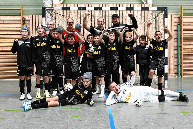 Bild 1: FC 08 Villingen Hallen-Bezirksmeister bei den E-Junioren – wir haben die besten Turnier-Bilder!