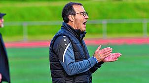 Aufmuntern: Trainer Giuseppe Pavano hofft, dass die SG Höchenschwand die Negativserie noch beendet und er sich mit dem Ligaverbleib am ...