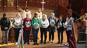 Beim Patrozinium in der Kirche St. Fridolin Bettmaringen zum Auftakt des Jubiläumsjahres 900 Jahre Bettmaringen stellt das Gemeindeteam ...