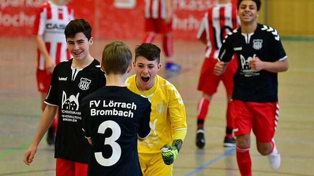 Jubel und Freude: Nicht nur die U15-Junioren des FV Lörrach-Brombach, die das Turnier auf dem vierten Rang beendeten, hatten viel ...